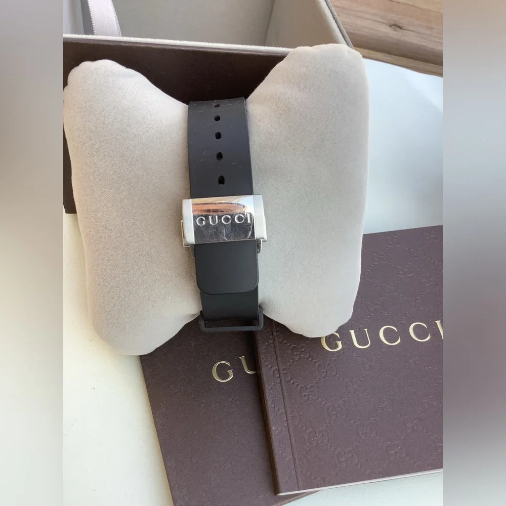 BIG and BEAUTIFUL GUCCI watch🌟🌟🌟